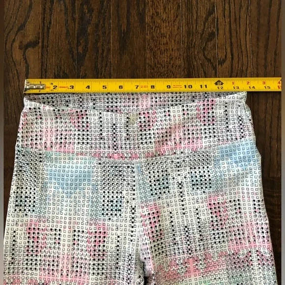 *LIKE NEW* Fabletics Women’s S Define PowerHold Mid-Rise Leggings - Arctic Print - Picture 8 of 12